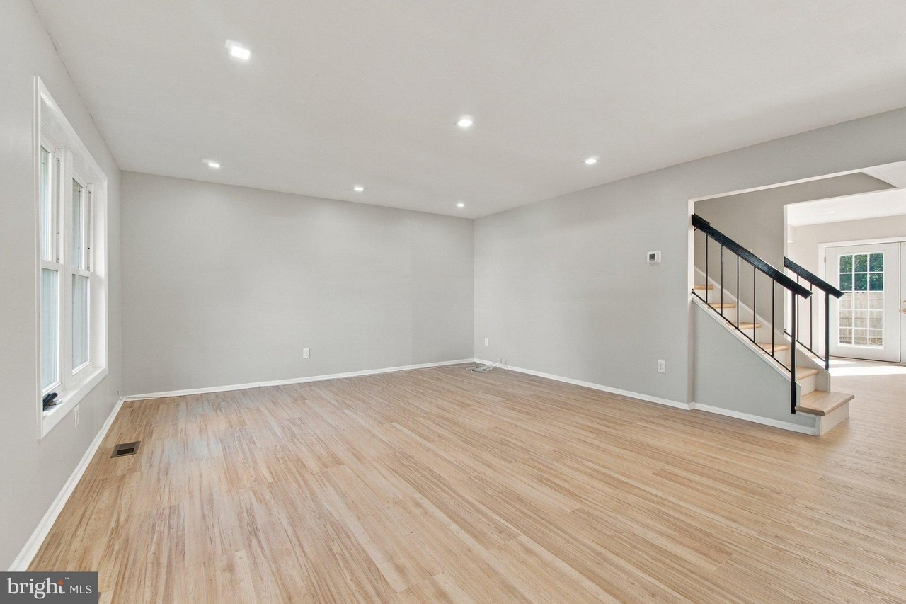 14 Melwood Ct - Photo 3 of 20