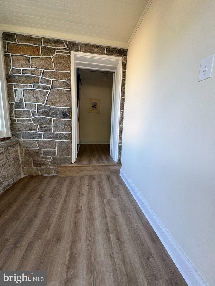 350 7th Ave #1 - Photo 2 of 17