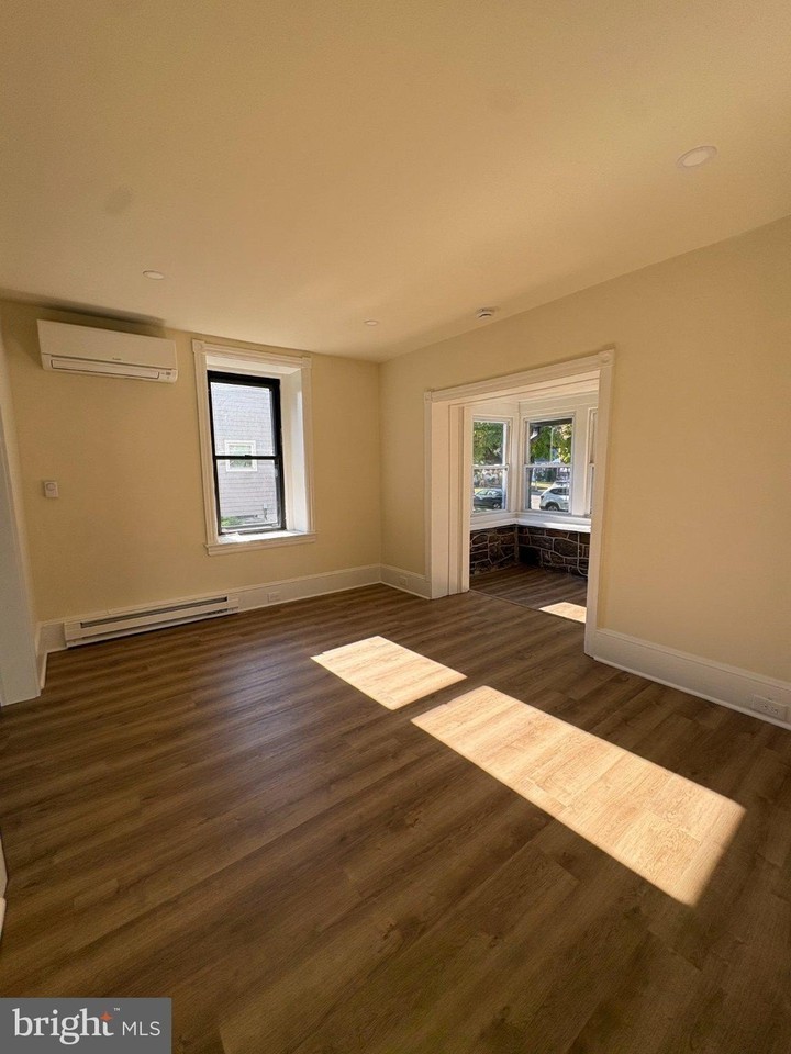 350 7th Ave #1 - Photo 3 of 17