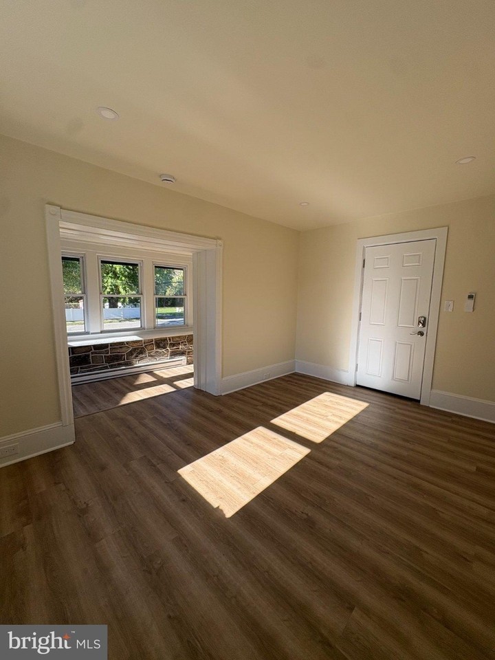 350 7th Ave #1 - Photo 4 of 17