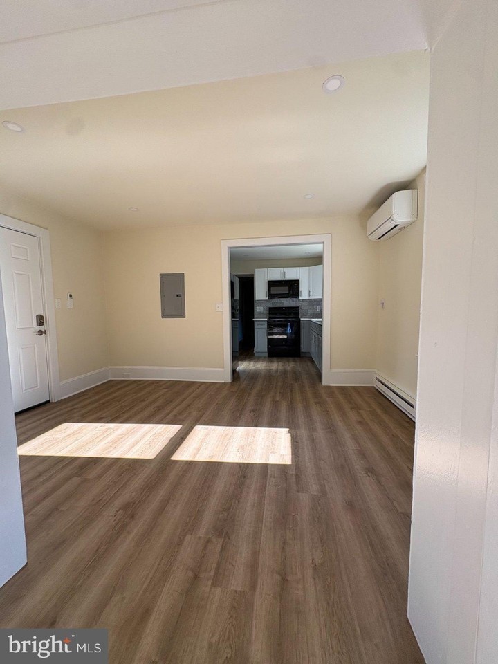 350 7th Ave #1 - Photo 5 of 17