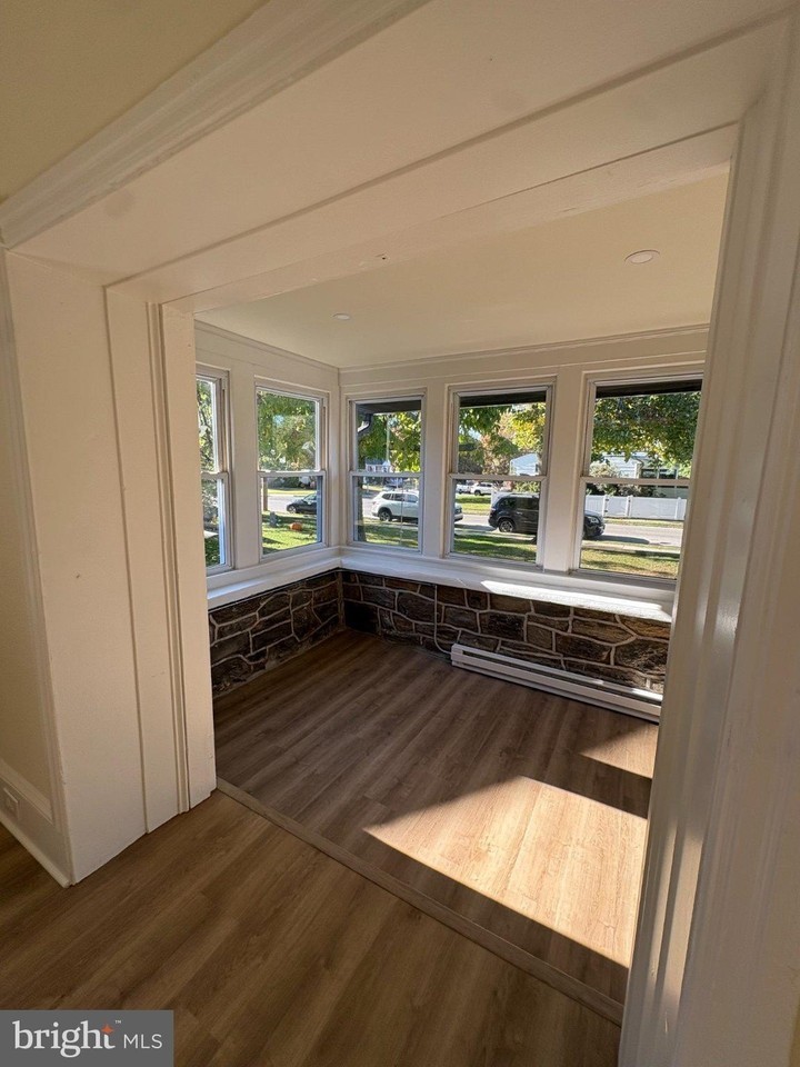 350 7th Ave #1 - Photo 6 of 17