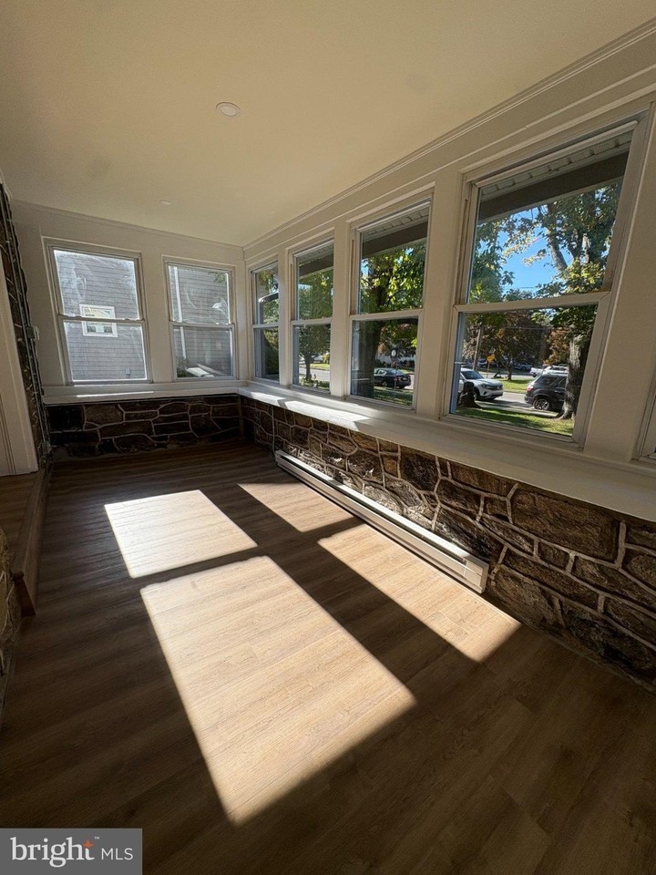 350 7th Ave #1 - Photo 7 of 17