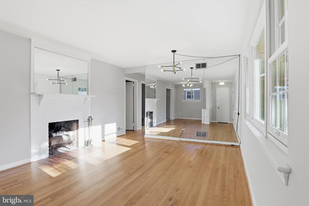 2543 N Greenbrier St - Photo 6 of 30
