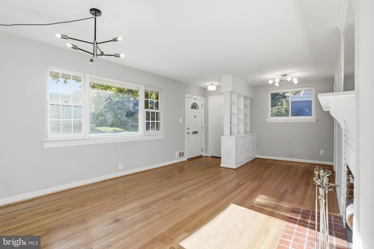 2543 N Greenbrier St - Photo 7 of 30