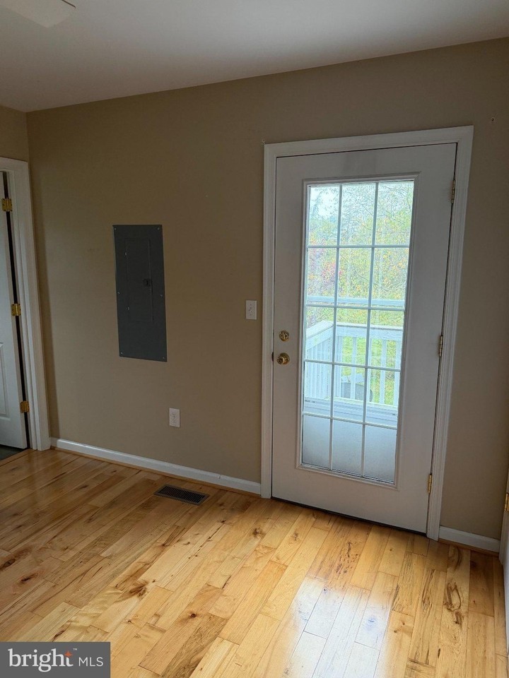 11082 Jones Mill Rd - Photo 4 of 8
