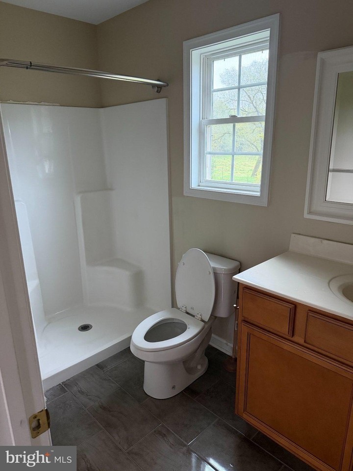 11082 Jones Mill Rd - Photo 5 of 8