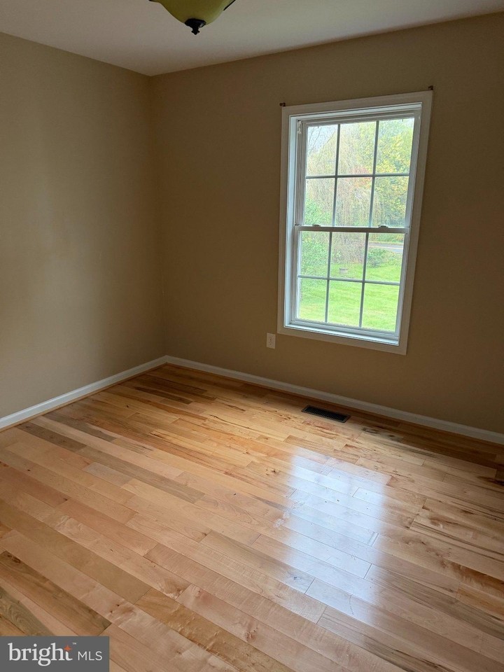 11082 Jones Mill Rd - Photo 6 of 8