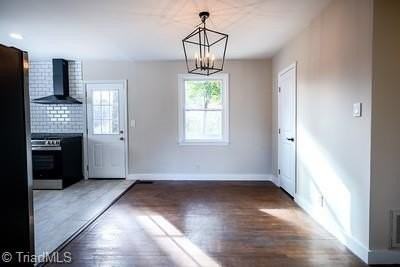 2005 Queens Ct - Photo 4 of 24