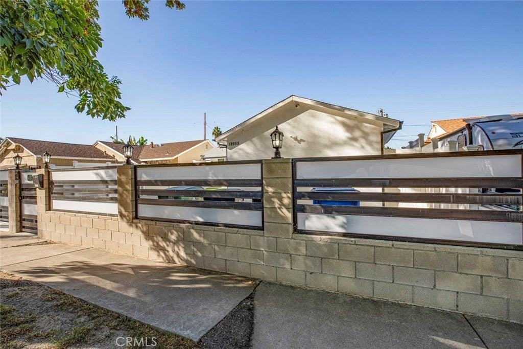 18955 Cantlay St - Photo 3 of 42