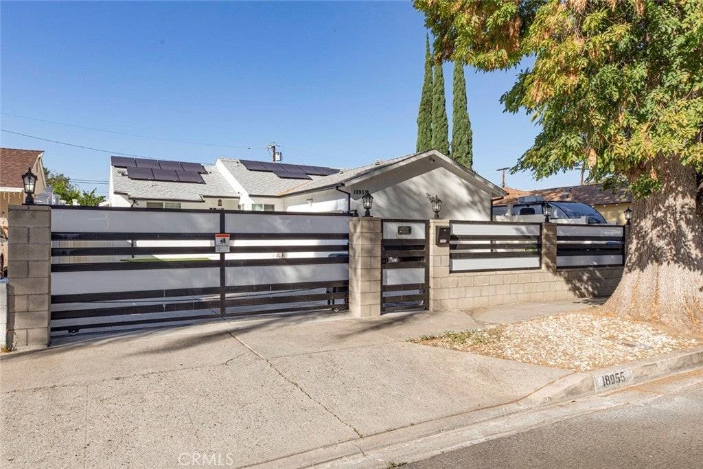 18955 Cantlay St - Photo 4 of 42