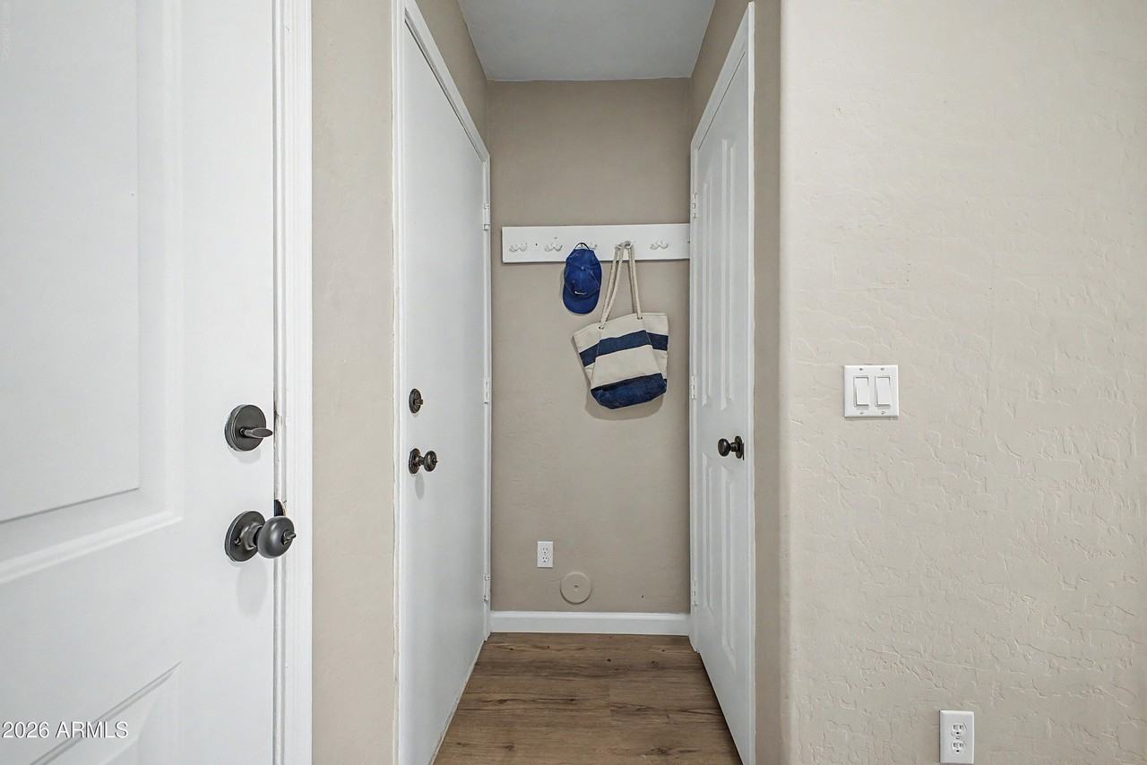 15465 W Port Royale Ln - Photo 4 of 28