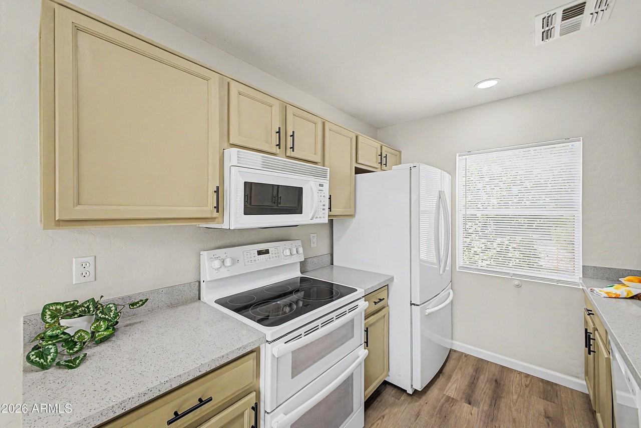 15465 W Port Royale Ln - Photo 5 of 28