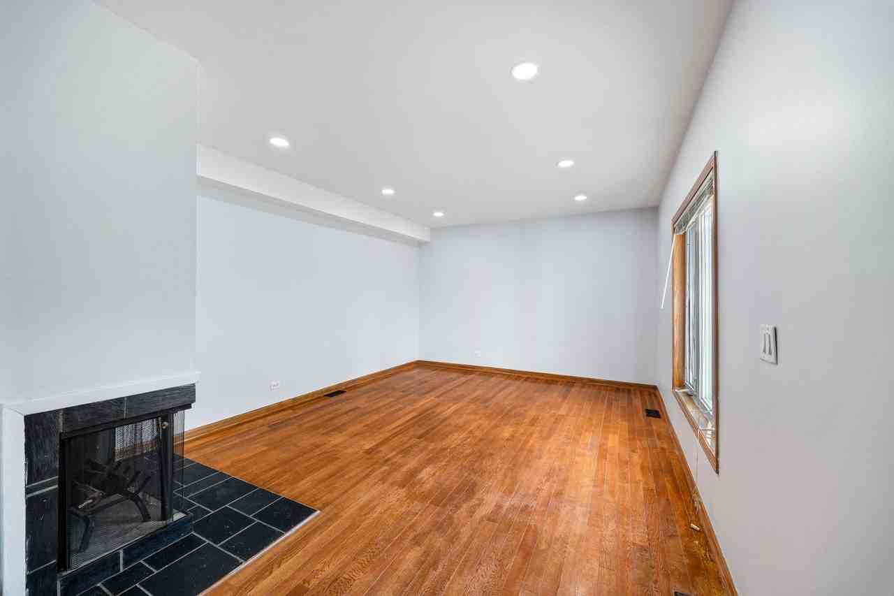 9065 W Oaks Ave - Photo 3 of 30