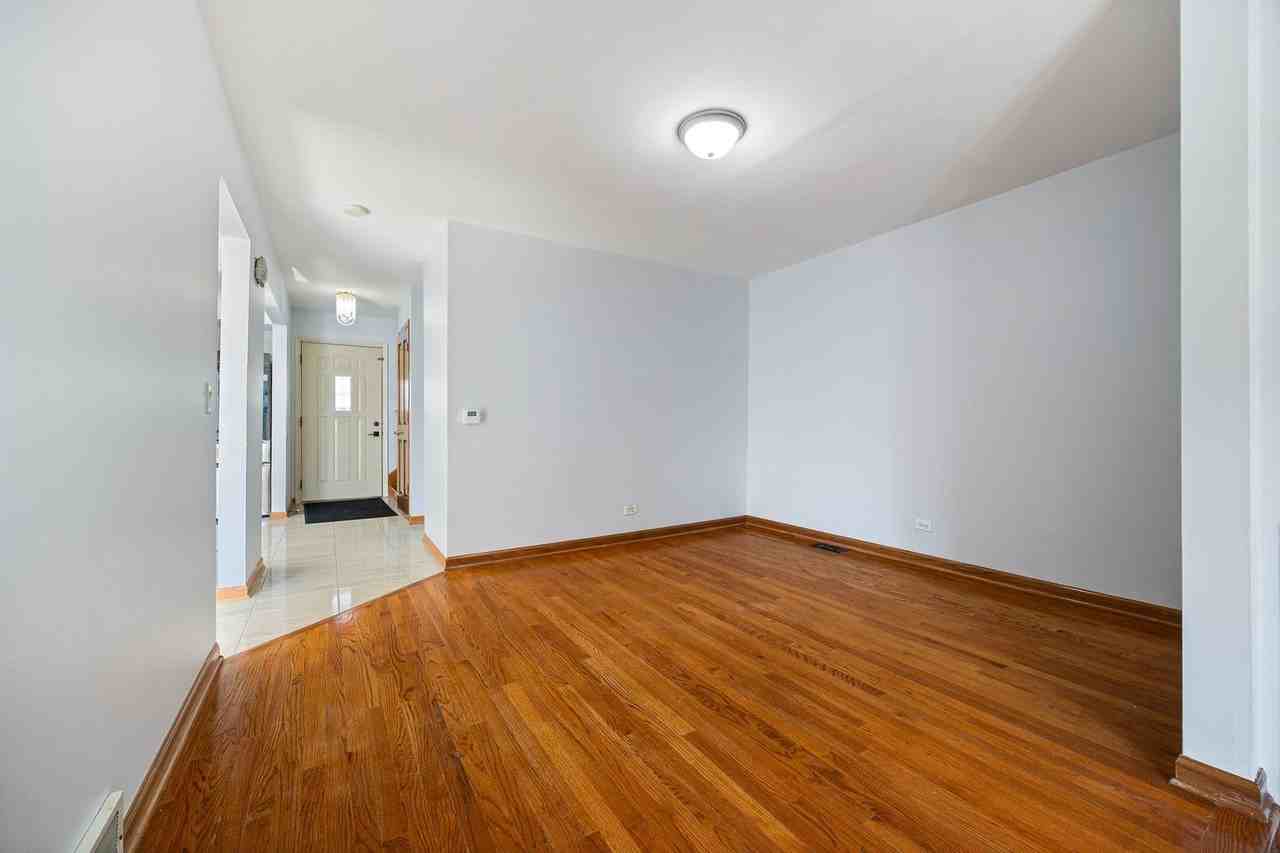 9065 W Oaks Ave - Photo 5 of 30