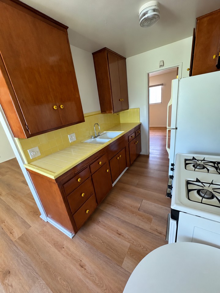 930 E. 1st St #19 - Photo 7 of 11
