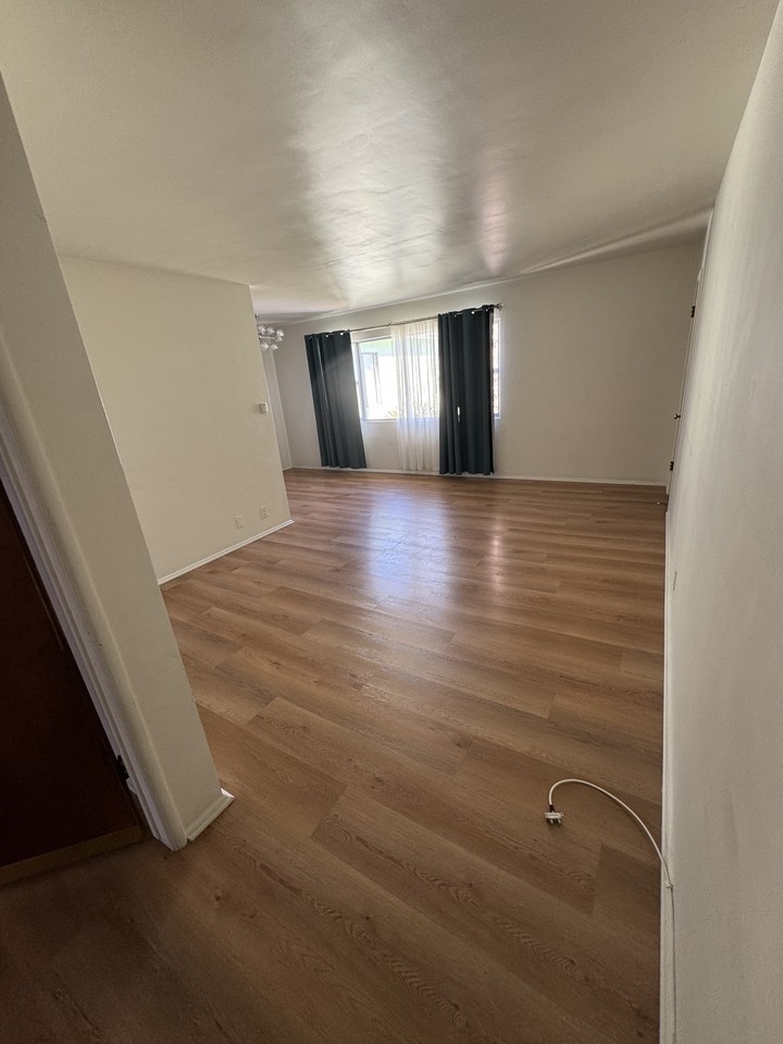 930 E. 1st St #19 - Photo 4 of 11