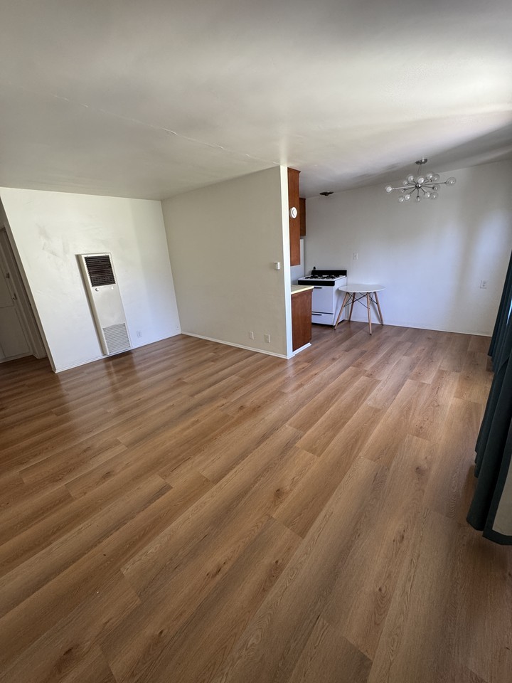 930 E. 1st St #19 - Photo 5 of 11