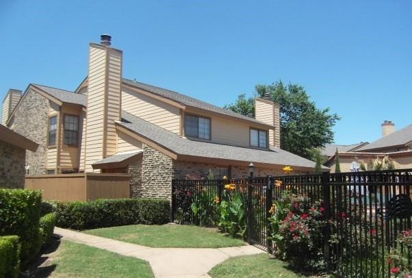 Huntington Cove Townhomes - Photo 3 of 4