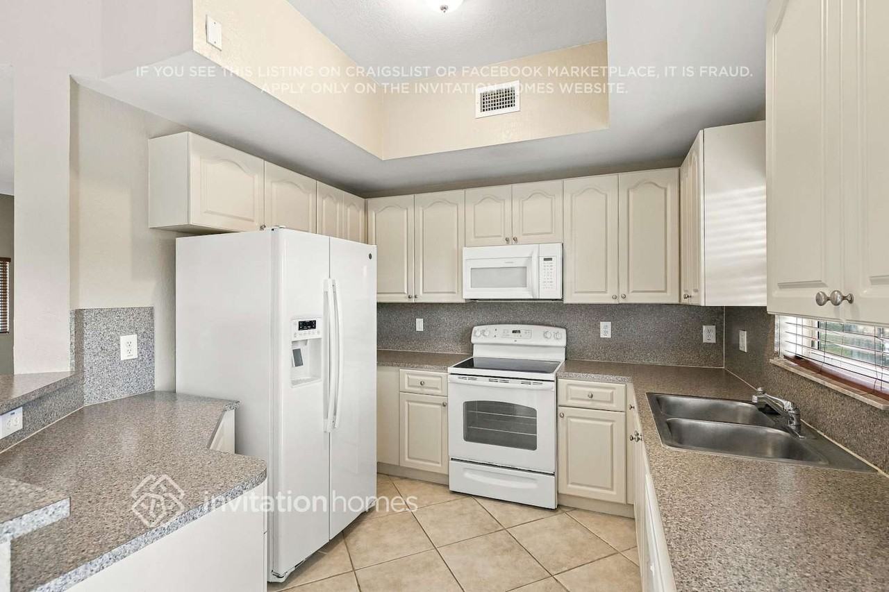 22061 Sw 88th Path - Photo 6 of 17