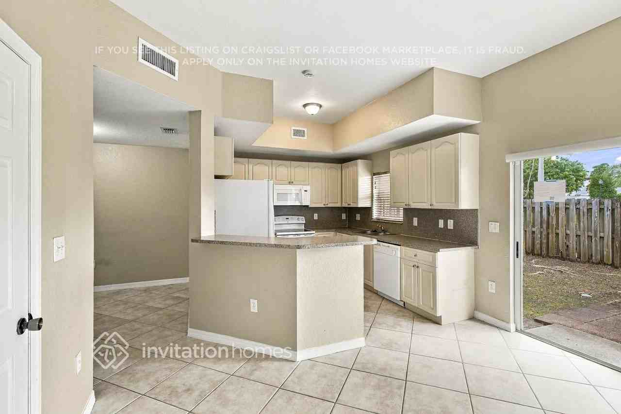 22061 Sw 88th Path - Photo 7 of 17