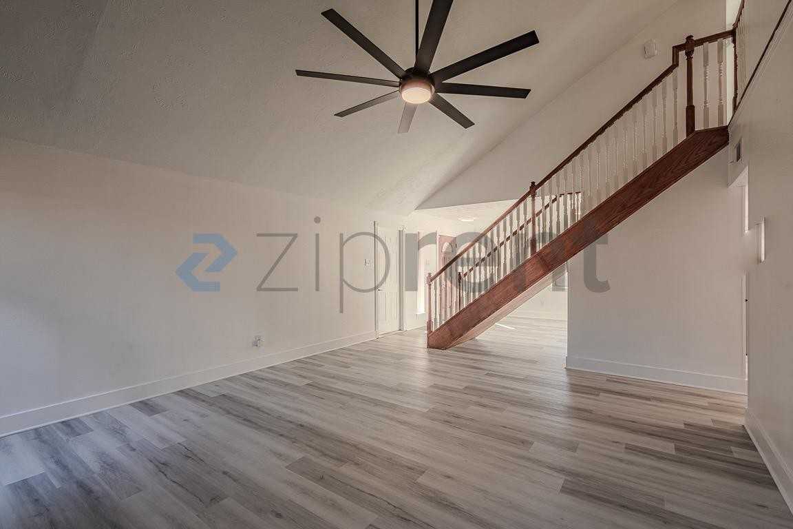 423 Old Colony Dr - Photo 2 of 33