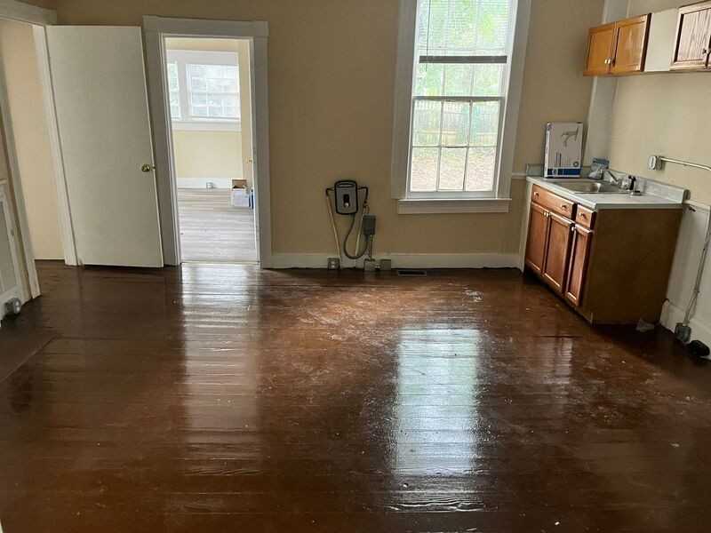 1339 Glover St - Photo 5 of 10
