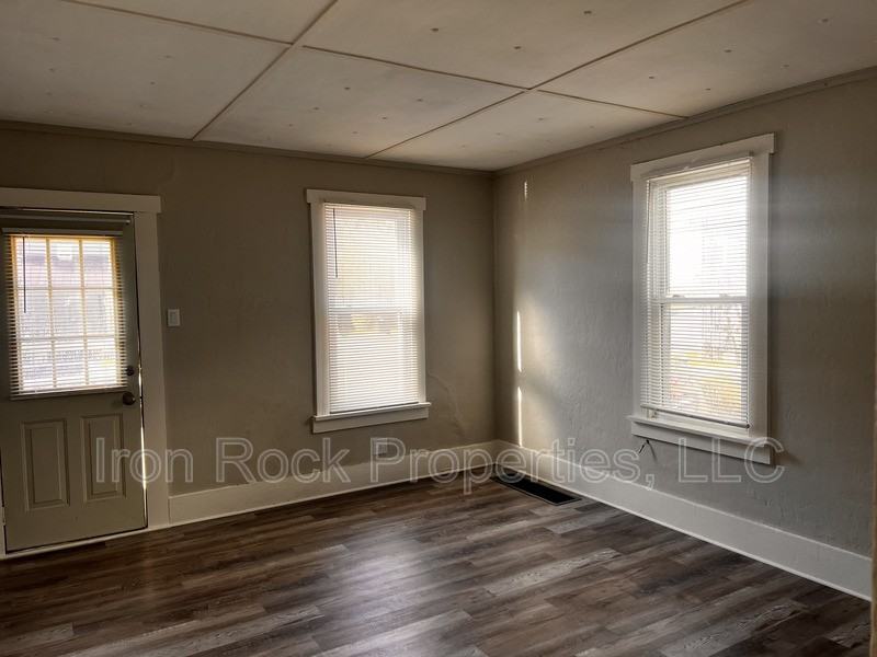 142 Cole St - Photo 2 of 11