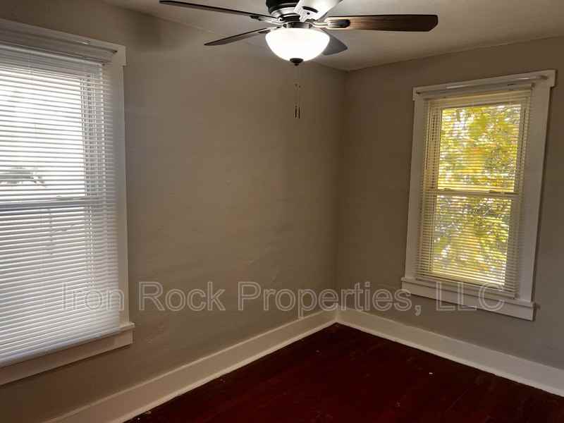142 Cole St - Photo 6 of 11