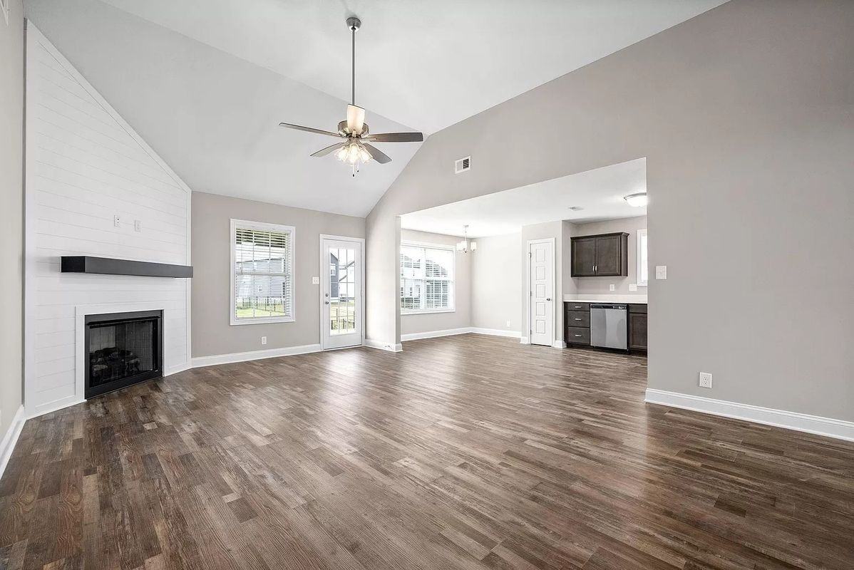 520 Castle Pinckney Ln - Photo 3 of 29