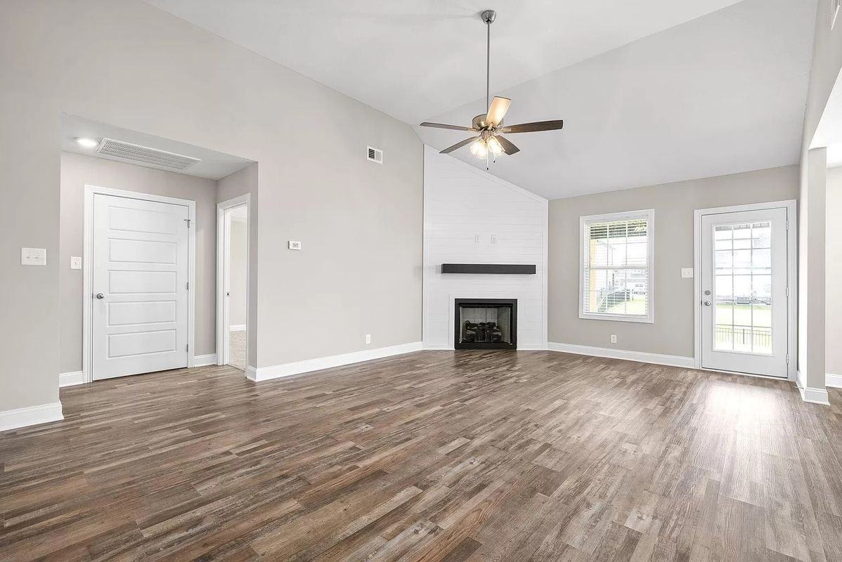 520 Castle Pinckney Ln - Photo 4 of 29