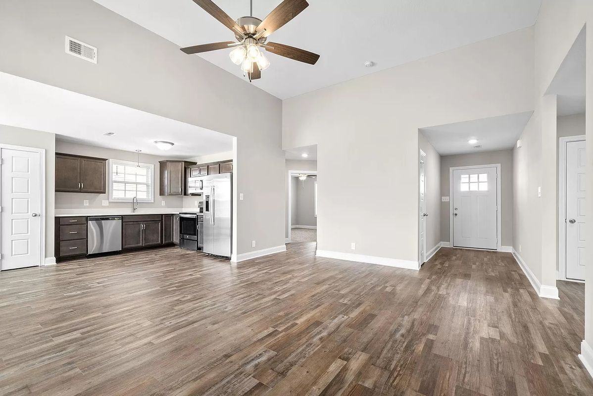 520 Castle Pinckney Ln - Photo 5 of 29