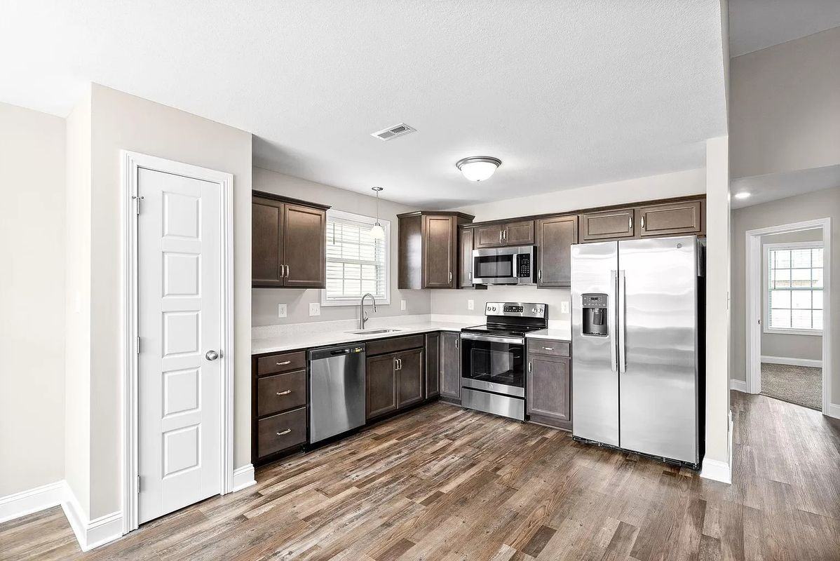 520 Castle Pinckney Ln - Photo 6 of 29