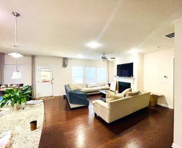 3301 Katelyn Ct Sw - Photo 3 of 10