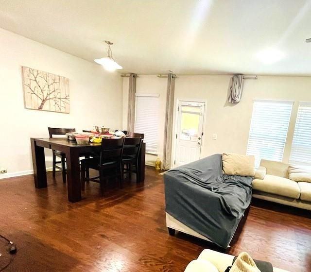 3301 Katelyn Ct Sw - Photo 4 of 10