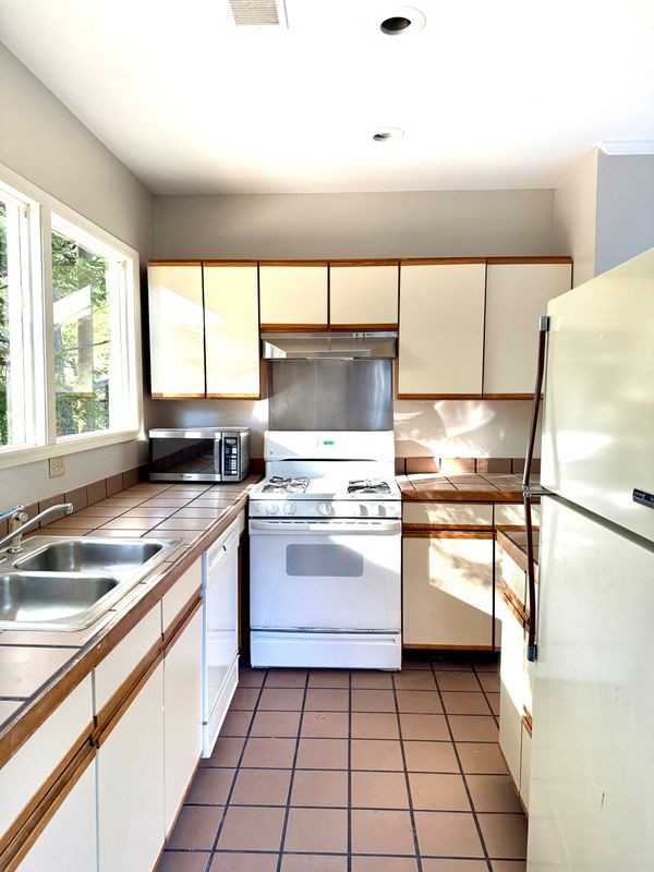 782 Charles Allen Dr Ne ##Up - Photo 3 of 13
