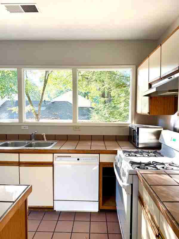 782 Charles Allen Dr Ne ##Up - Photo 4 of 13