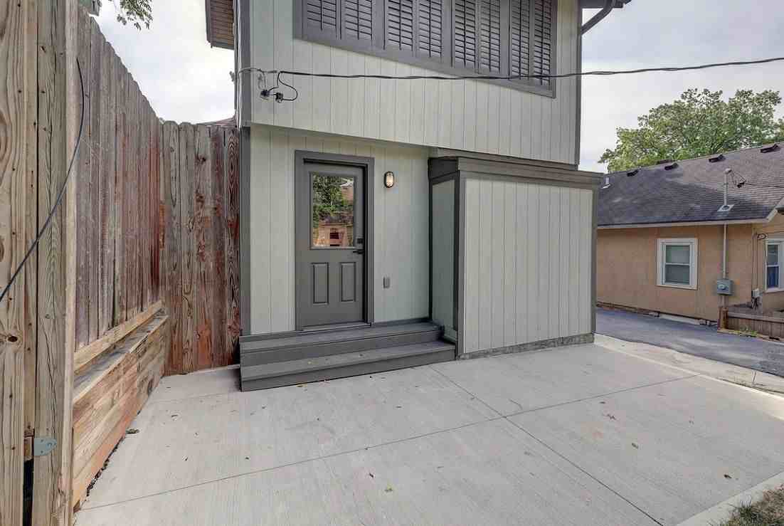 4812 Mercier St - Photo 4 of 20