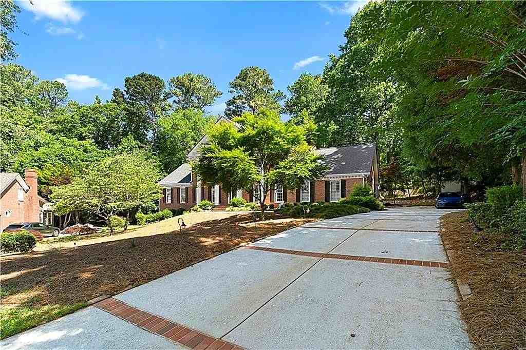 2595 Winthrope Way