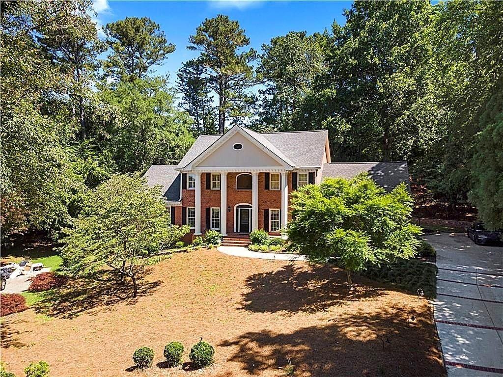 2595 Winthrope Way - Photo 2 of 14