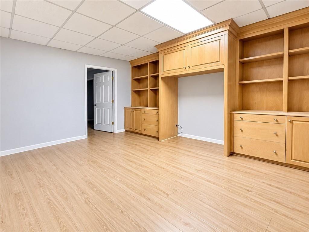 2595 Winthrope Way - Photo 4 of 14