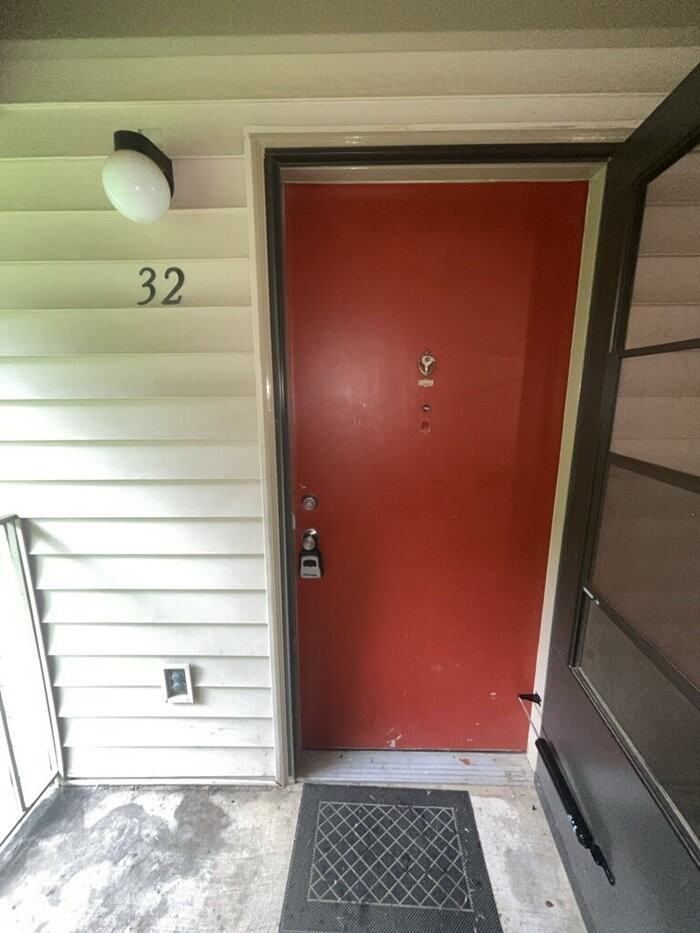 225 Breazeale St #32 - Photo 2 of 2