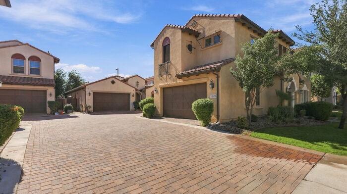 1945 W Grand Canyon Dr - Photo 3 of 38