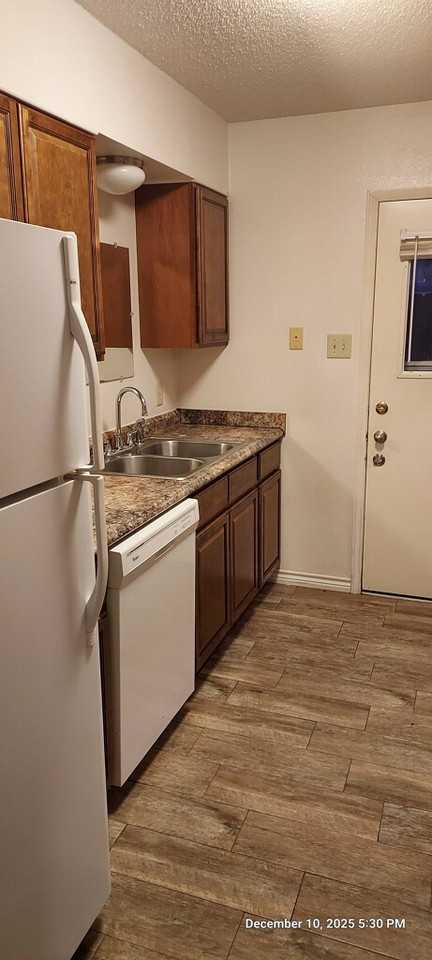 6320 Bedford Dr #X - Photo 6 of 7