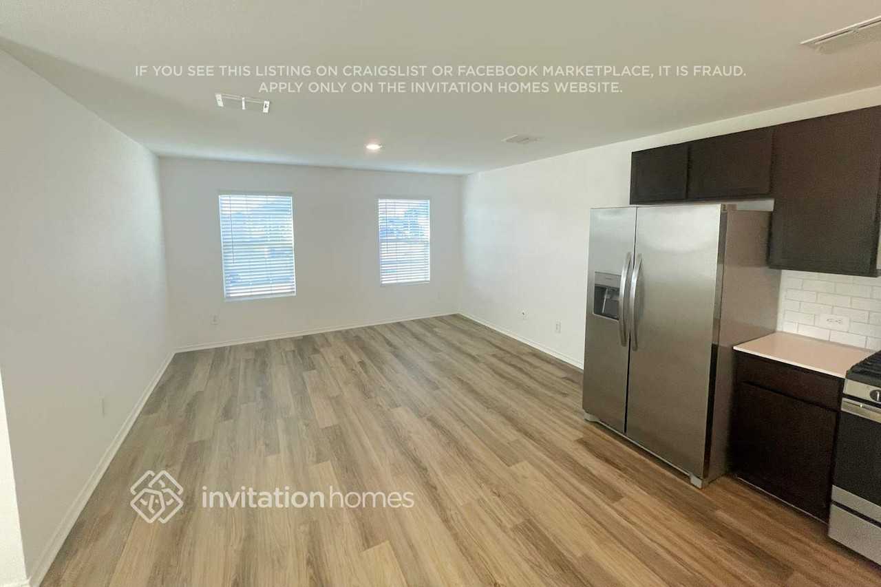 3217 Crestone Dr - Photo 2 of 12