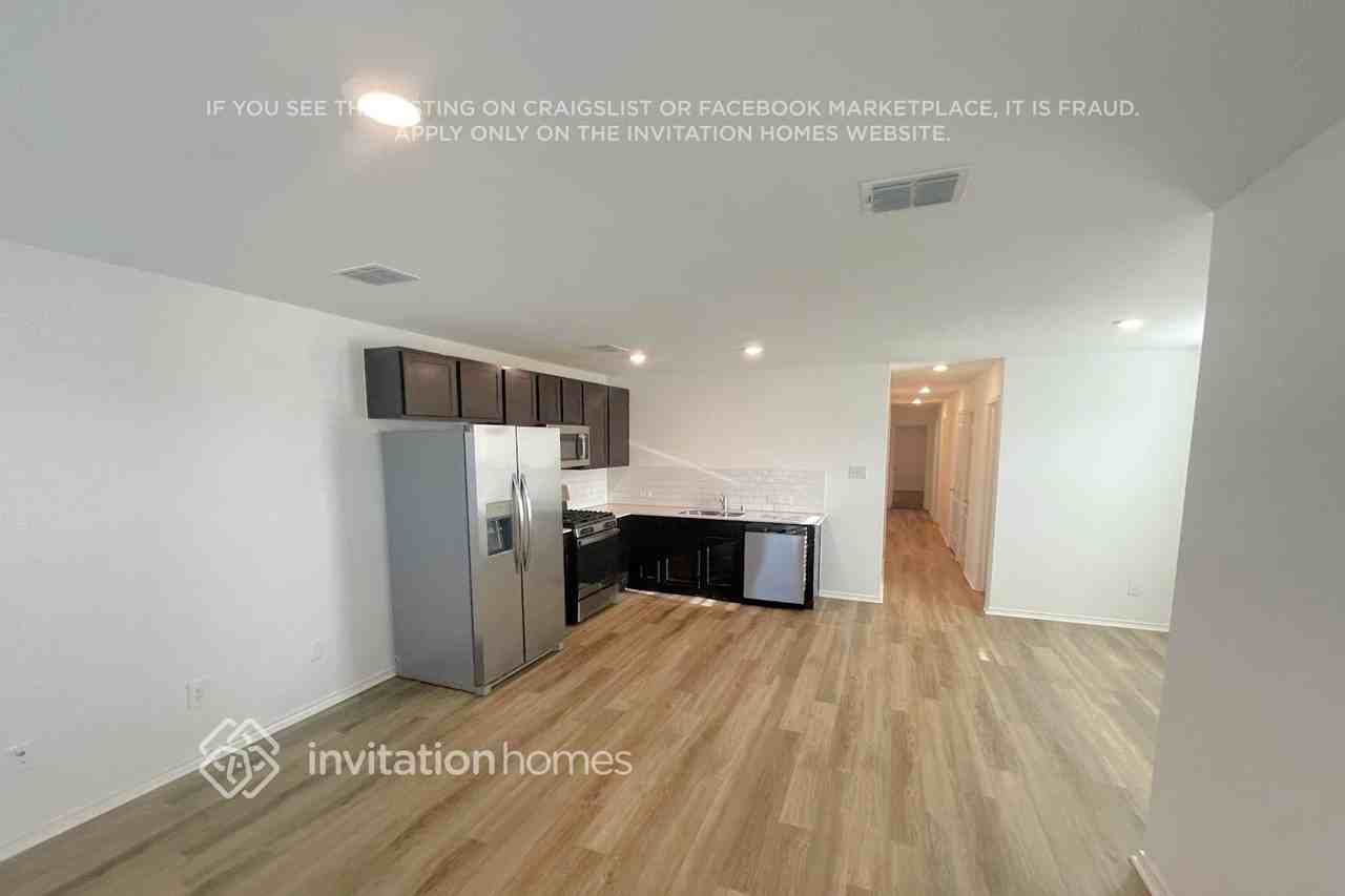 3217 Crestone Dr - Photo 3 of 12