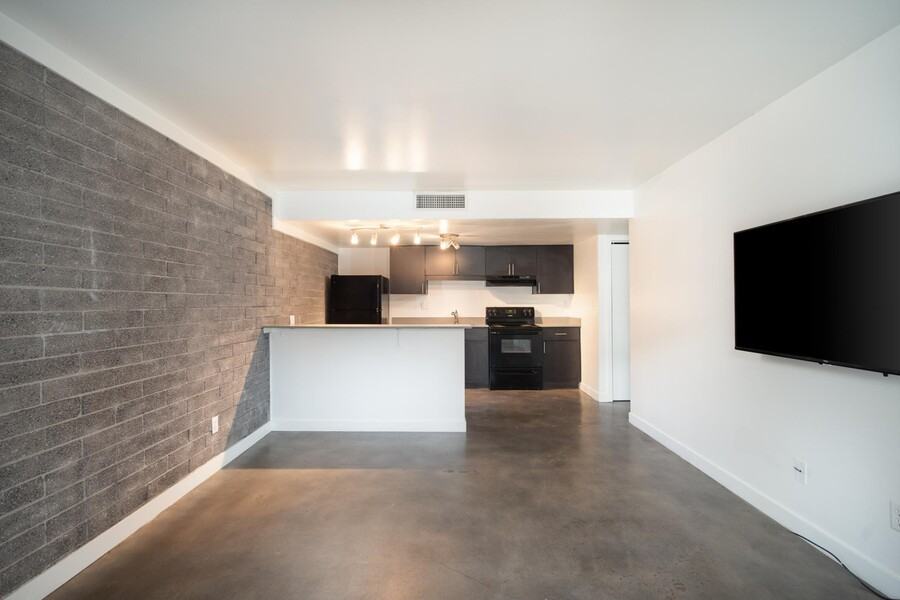 121 E Broadway Rd #23 - Photo 3 of 23