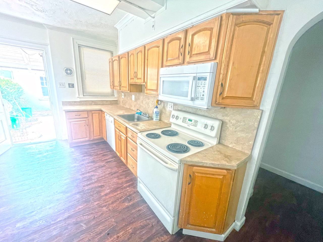 1602 Chew St #1 - Photo 4 of 9