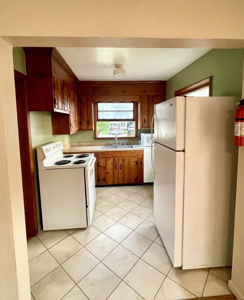 2017 E 38th St #4UPPERB - Photo 6 of 18