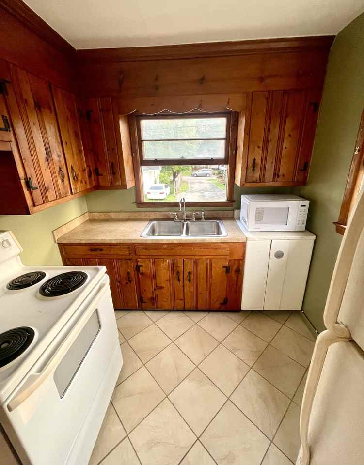 2017 E 38th St #4UPPERB - Photo 7 of 18
